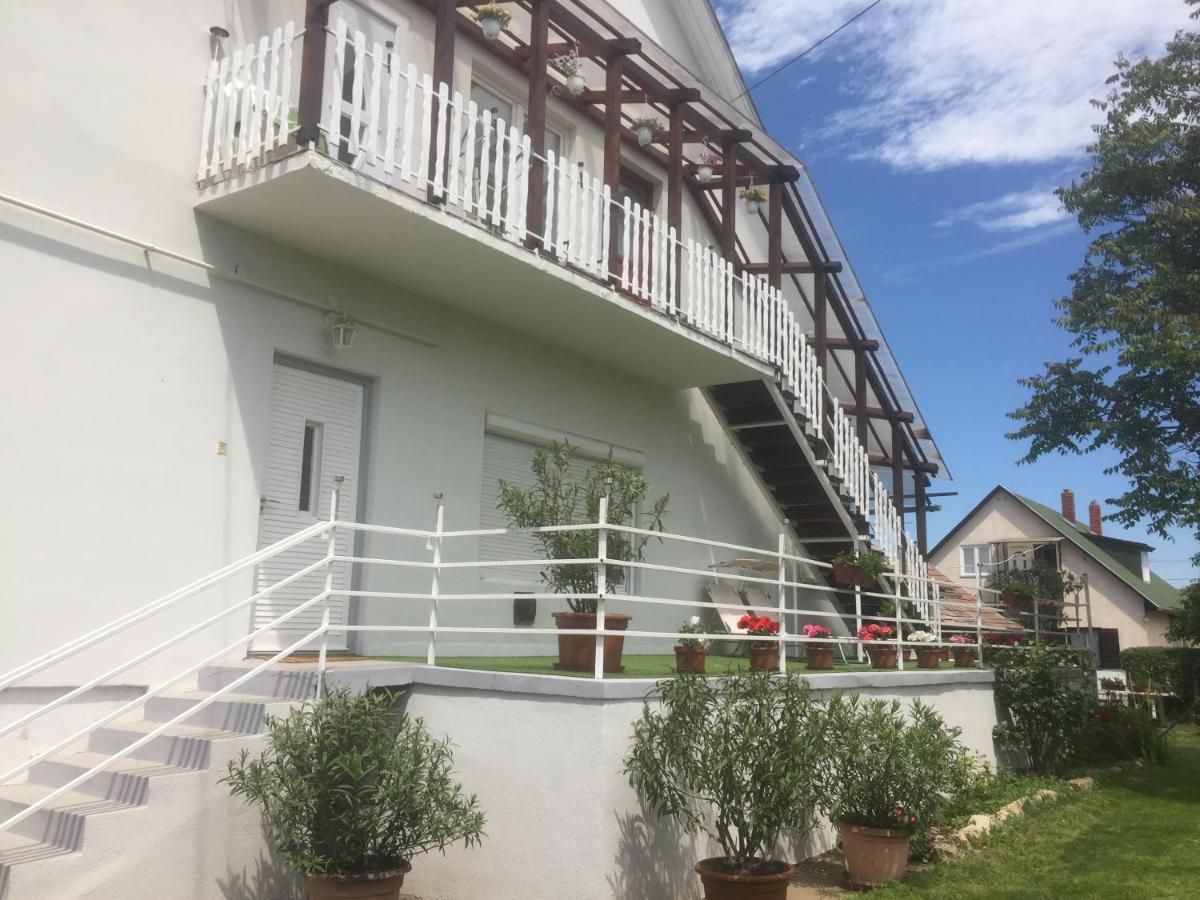 Lelle-Kert Apartman 02 بالاتوليلّي المظهر الخارجي الصورة